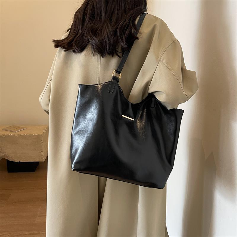 Fashionable Large-capacity One-shoulder  Bag